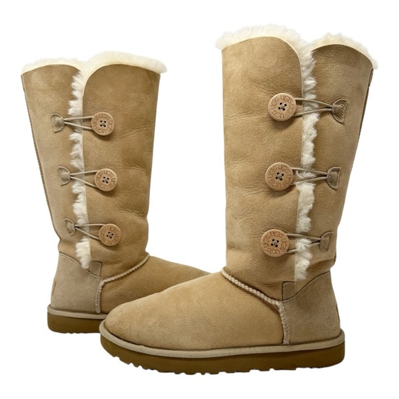 UGG Bailey Button Triplet ll Tan Winter Boots with Sheepskin Lining size 10 - Picture 1 of 15